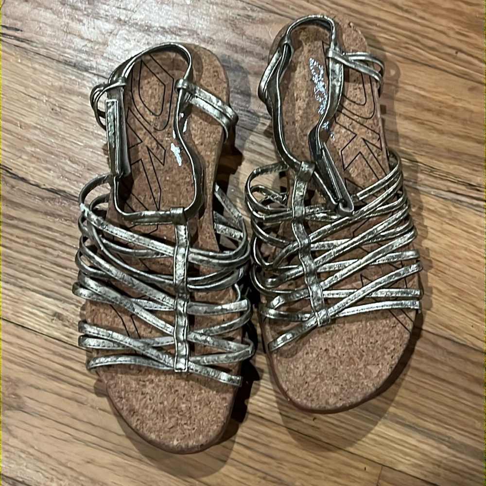NWOT - DKNY Gold Sandals - Size 7